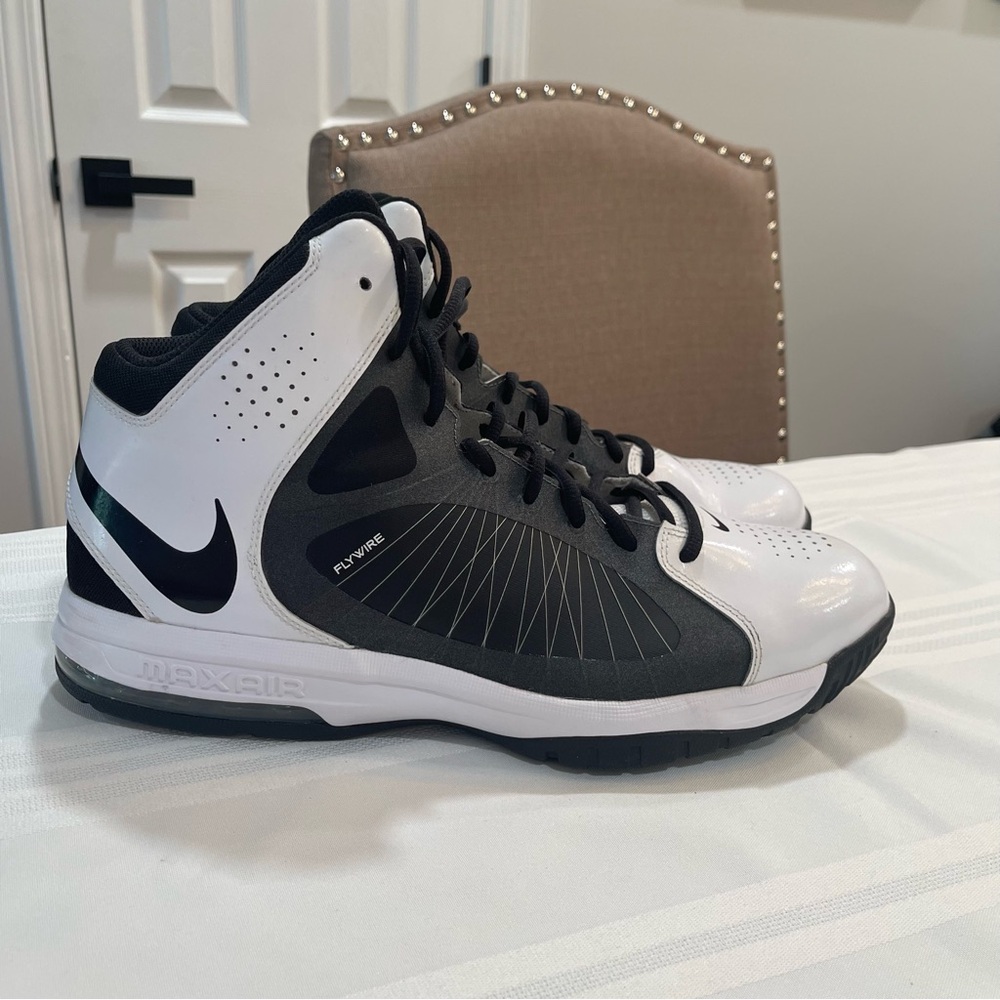 Nike Black and White Athletic Shoes
